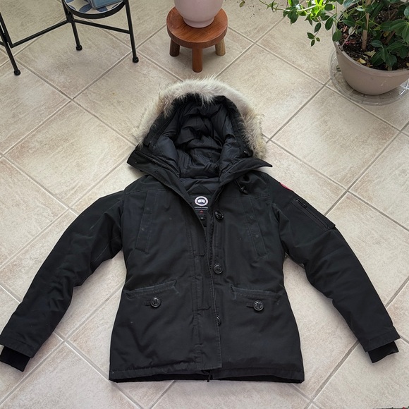 Canada Goose Jackets & Blazers - Canada Goose Black Puffer Jacket with Fur Hood PETITE SMALL